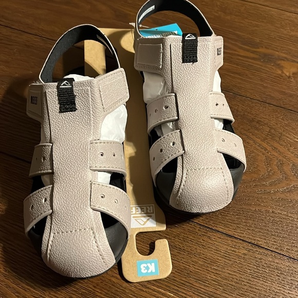 NWT Reef 3Y sandals - Picture 3 of 5